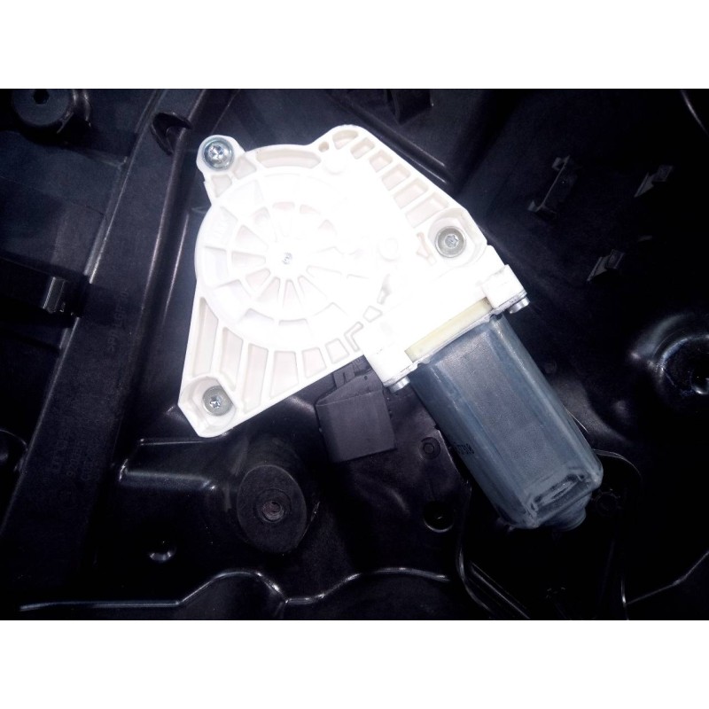 Recambio de elevalunas trasero izquierdo para mercedes-benz clase cla (w117) shooting brake cla 200 (117.943) referencia OEM IAM