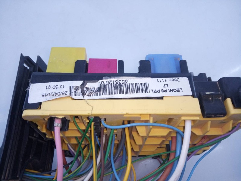 Recambio de caja reles / fusibles para peugeot 3008 gt line referencia OEM IAM   E3-B2-36-3
