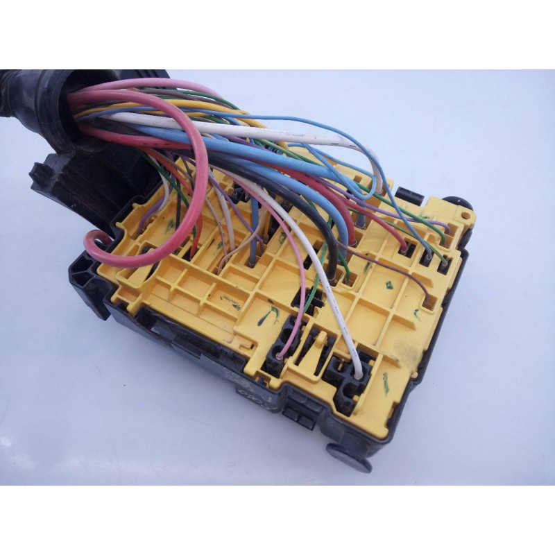 Recambio de caja reles / fusibles para peugeot 3008 gt line referencia OEM IAM   E3-B2-36-3