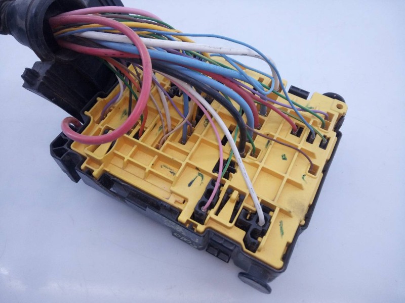 Recambio de caja reles / fusibles para peugeot 3008 gt line referencia OEM IAM   E3-B2-36-3