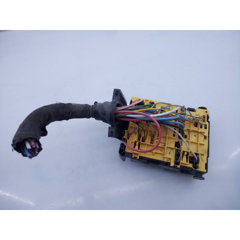 Recambio de caja reles / fusibles para peugeot 3008 gt line referencia OEM IAM   E3-B2-36-3