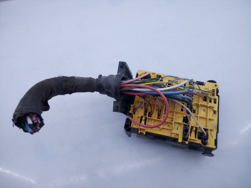 Recambio de caja reles / fusibles para peugeot 3008 gt line referencia OEM IAM   E3-B2-36-3