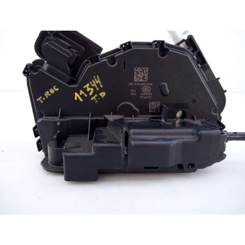 Recambio de cerradura puerta trasera derecha para volkswagen t-roc sport referencia OEM IAM A6L5TA839016L 45380180 E1-B6-44-1