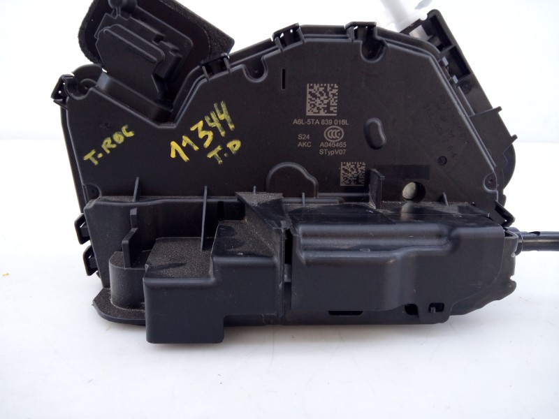 Recambio de cerradura puerta trasera derecha para volkswagen t-roc sport referencia OEM IAM A6L5TA839016L 45380180 E1-B6-44-1