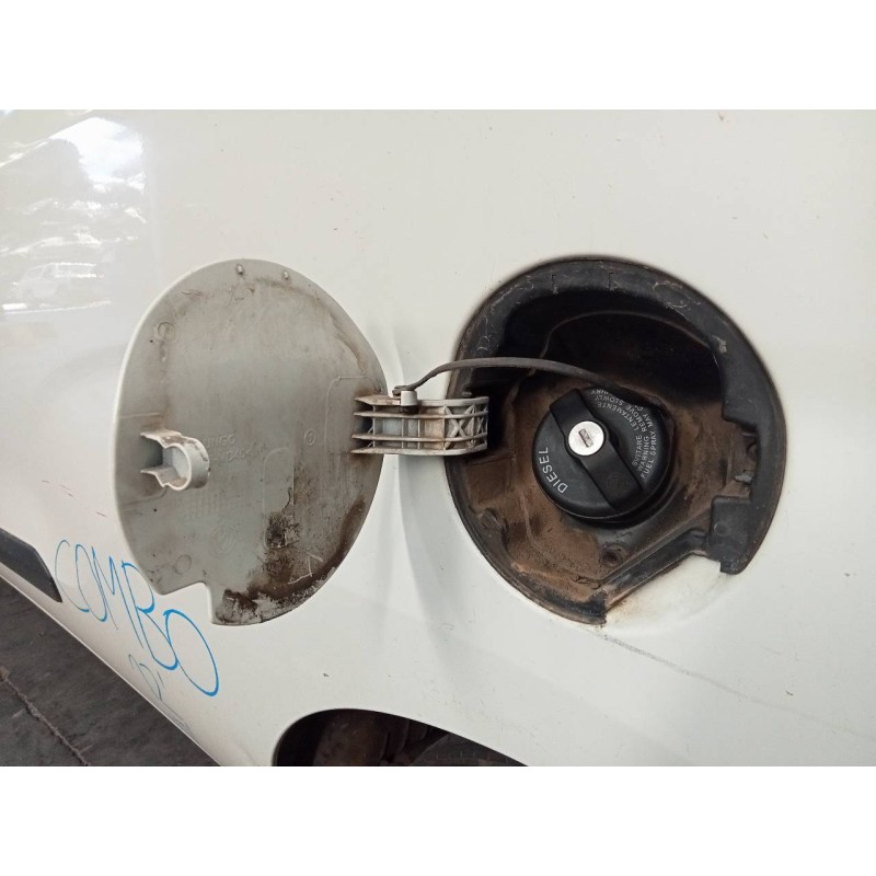 Recambio de tapa exterior combustible para opel combo d 1.6 16v cdti referencia OEM IAM   