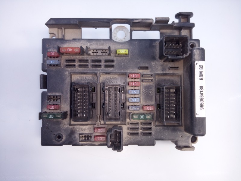 Recambio de caja reles / fusibles para peugeot 307 (s1) xr referencia OEM IAM 9650664180  E3-B2-44-3