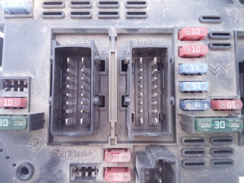 Recambio de caja reles / fusibles para peugeot 307 (s1) xr referencia OEM IAM 9650664180  E3-B2-44-3