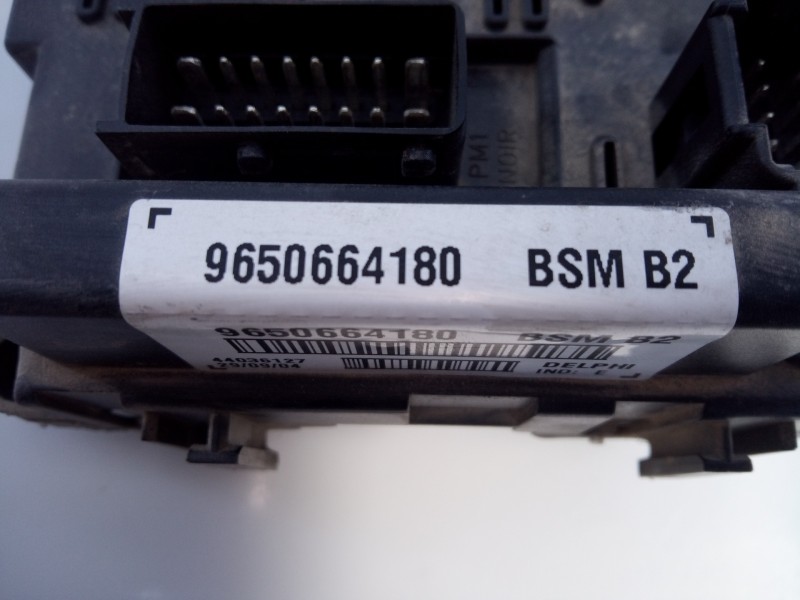 Recambio de caja reles / fusibles para peugeot 307 (s1) xr referencia OEM IAM 9650664180  E3-B2-44-3