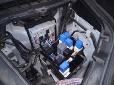 CAJA RELES / FUSIBLES 