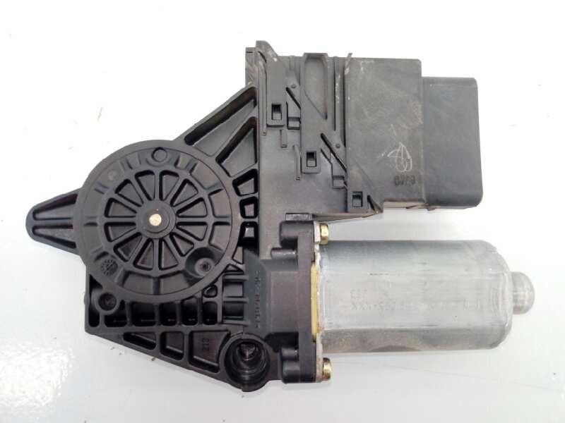 Recambio de motor elevalunas trasero izquierdo para volkswagen passat berlina (3b3) referencia OEM IAM   E1-B6-8-4