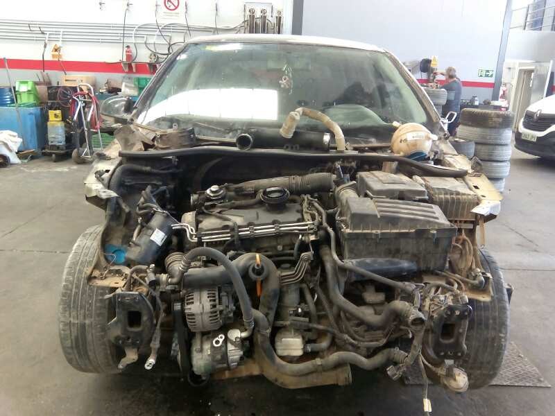 volkswagen golf v berlina (1k1) del año 1999