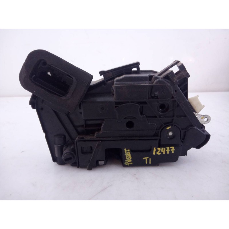 Recambio de cerradura puerta trasera izquierda para volkswagen passat lim. (3g2) advance bmt referencia OEM IAM 5E0839015A  