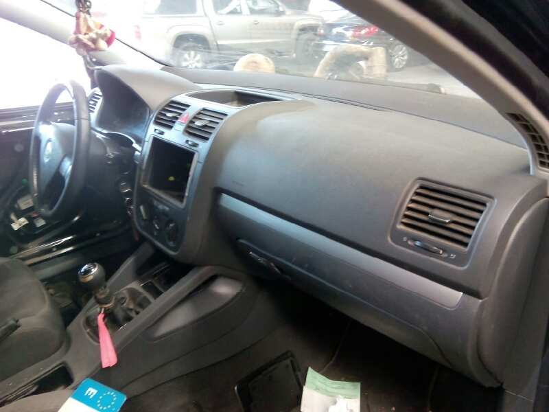 volkswagen golf v berlina (1k1) del año 1999