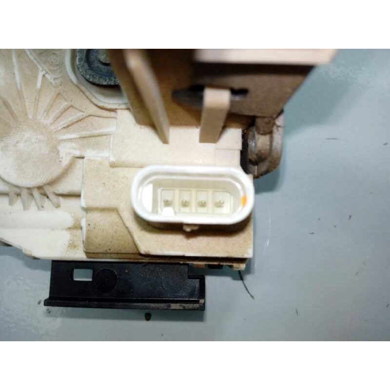 Recambio de cerradura puerta trasera izquierda para mercedes-benz clase c (w204) berlina c 220 cdi (204.008) referencia OEM IAM 