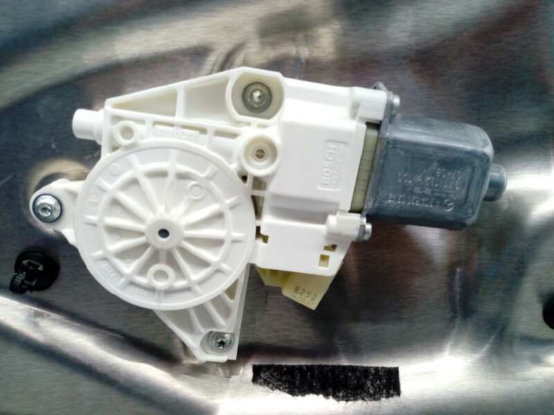 Recambio de elevalunas delantero derecho para mercedes-benz clase c (w204) berlina c 220 cdi (204.008) referencia OEM IAM 000568