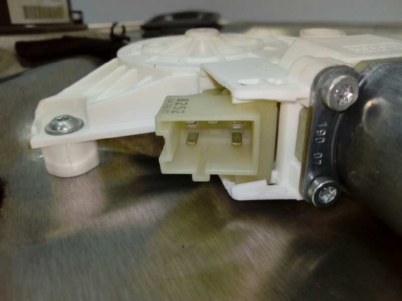 Recambio de elevalunas delantero derecho para mercedes-benz clase c (w204) berlina c 220 cdi (204.008) referencia OEM IAM 000568