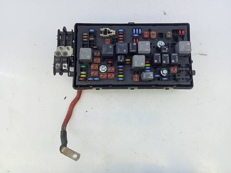 Recambio de caja reles / fusibles para opel insignia berlina cosmo referencia OEM IAM 1334347901  E3-A5-39-1