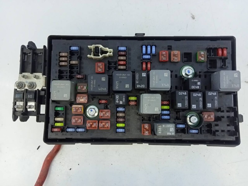 Recambio de caja reles / fusibles para opel insignia berlina cosmo referencia OEM IAM 1334347901  E3-A5-39-1