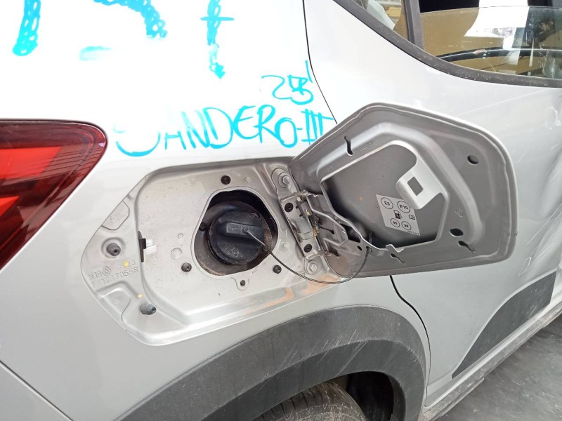 Recambio de tapa exterior combustible para dacia sandero iii referencia OEM IAM   