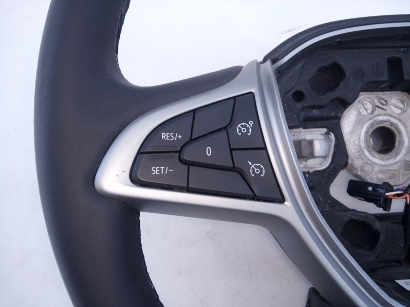 Recambio de volante para dacia sandero iii referencia OEM IAM 484007828R A023E978A E1-A1-42-2