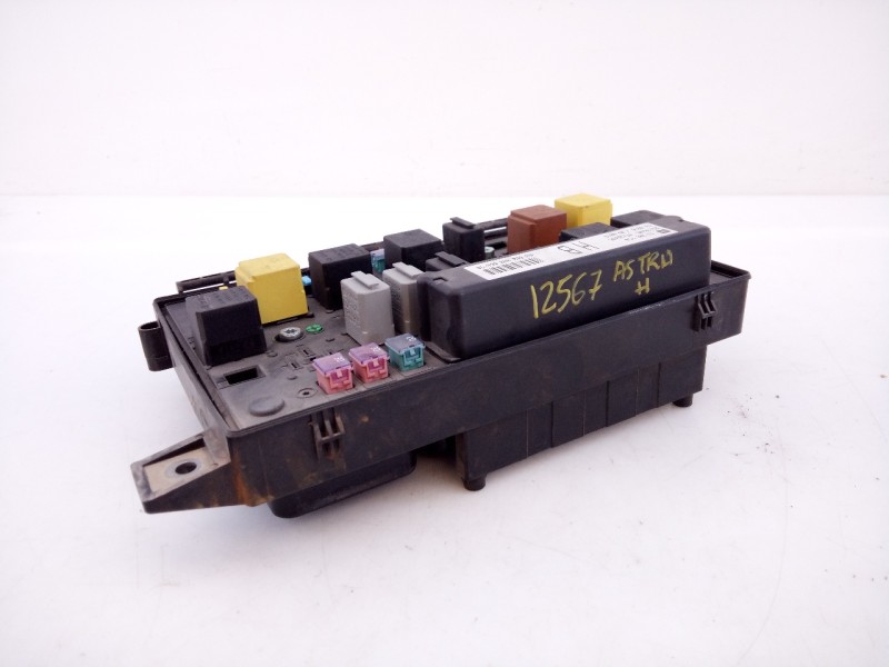Recambio de caja reles / fusibles para opel astra h berlina 1.7 16v cdti referencia OEM IAM 5DK00866838 13206754 E3-A5-24-4