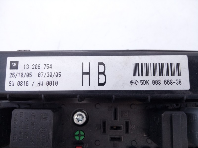 Recambio de caja reles / fusibles para opel astra h berlina 1.7 16v cdti referencia OEM IAM 5DK00866838 13206754 E3-A5-24-4