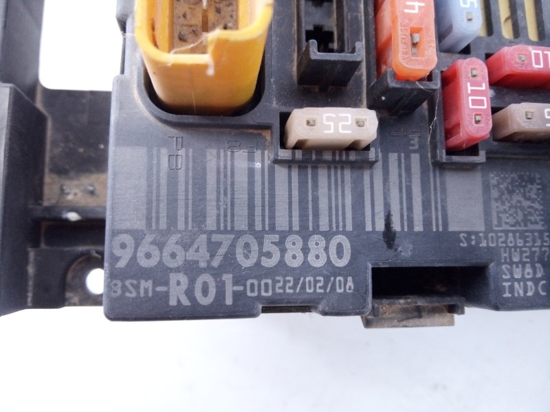 Recambio de caja reles / fusibles para citroën c4 grand picasso avatar referencia OEM IAM 9664705880  E3-B2-39-3