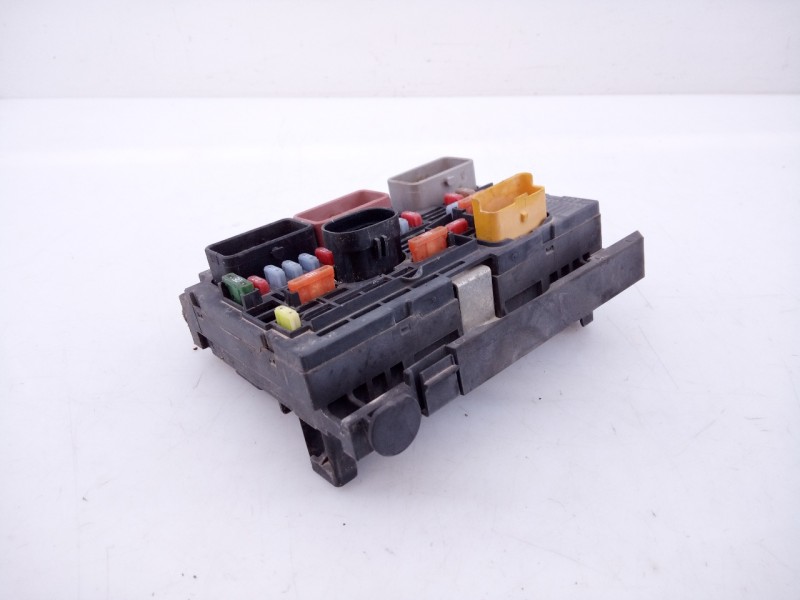 Recambio de caja reles / fusibles para citroën c4 grand picasso avatar referencia OEM IAM 9664705880  E3-B2-39-3