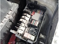 CAJA RELES / FUSIBLES 