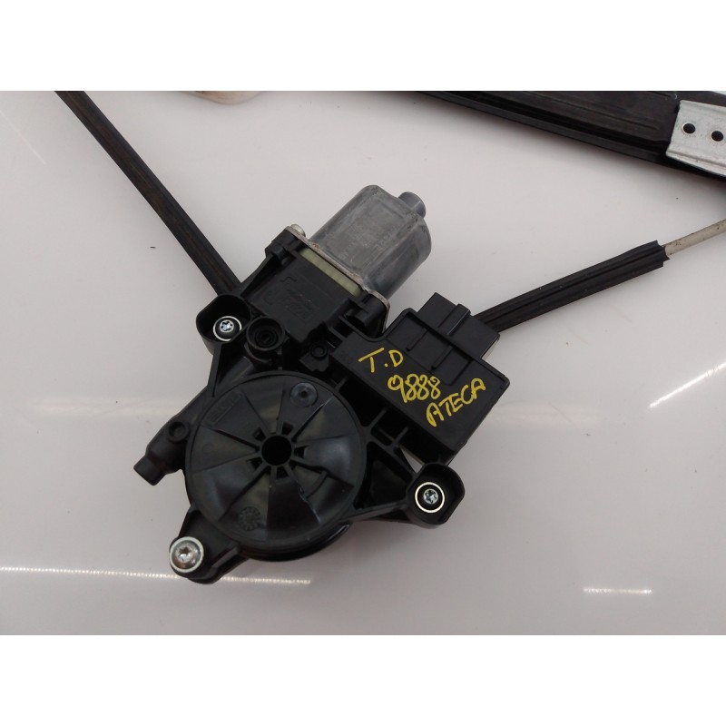 Recambio de elevalunas trasero derecho para seat ateca (kh7) style referencia OEM IAM 575839462A 0130822724 E1-B3-31-1