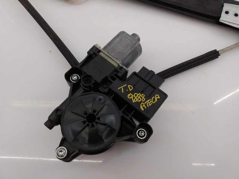 Recambio de elevalunas trasero derecho para seat ateca (kh7) style referencia OEM IAM 575839462A 0130822724 E1-B3-31-1