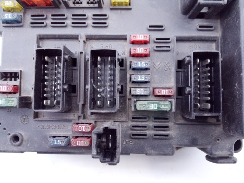 Recambio de caja reles / fusibles para peugeot 307 berlina (s2) referencia OEM IAM 9650664080  E3-B2-31-1