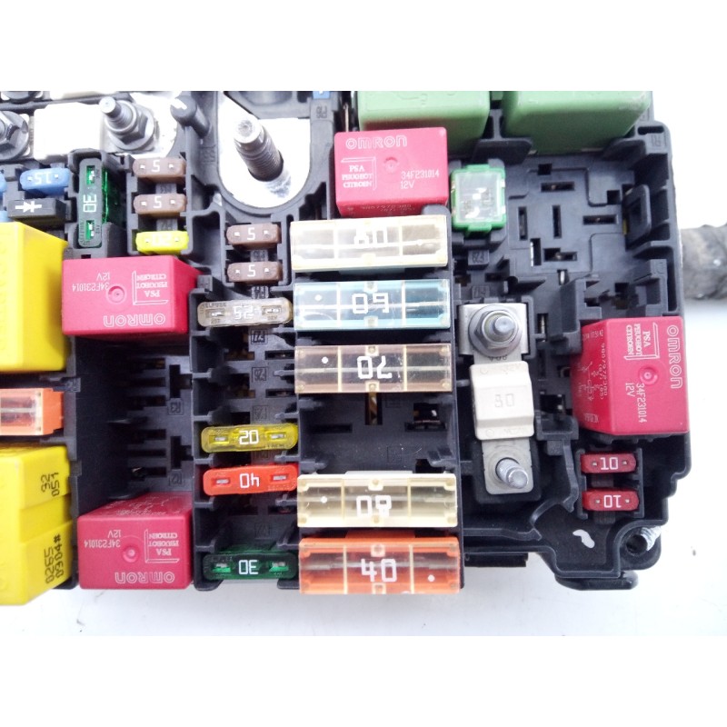Recambio de caja reles / fusibles para peugeot 208 active referencia OEM IAM 452915002  E3-B2-44-3