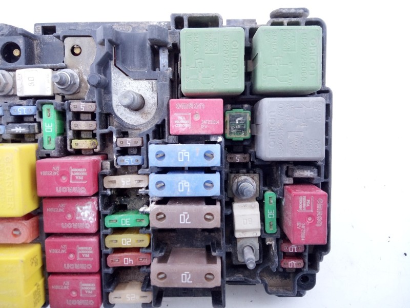 Recambio de caja reles / fusibles para citroën c-elysée feel referencia OEM IAM 9804846880  E3-B2-46-3