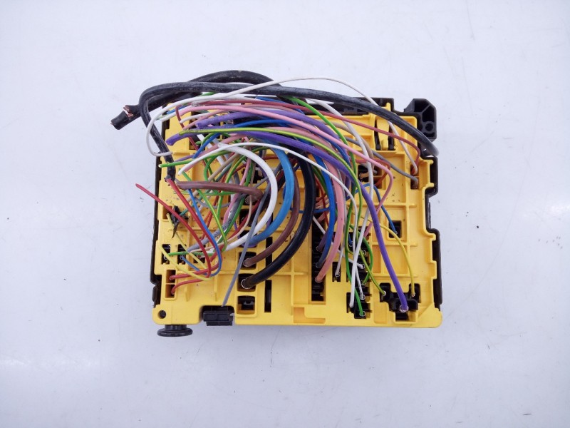 Recambio de caja reles / fusibles para citroën c-elysée feel referencia OEM IAM 9804846880  E3-B2-46-3