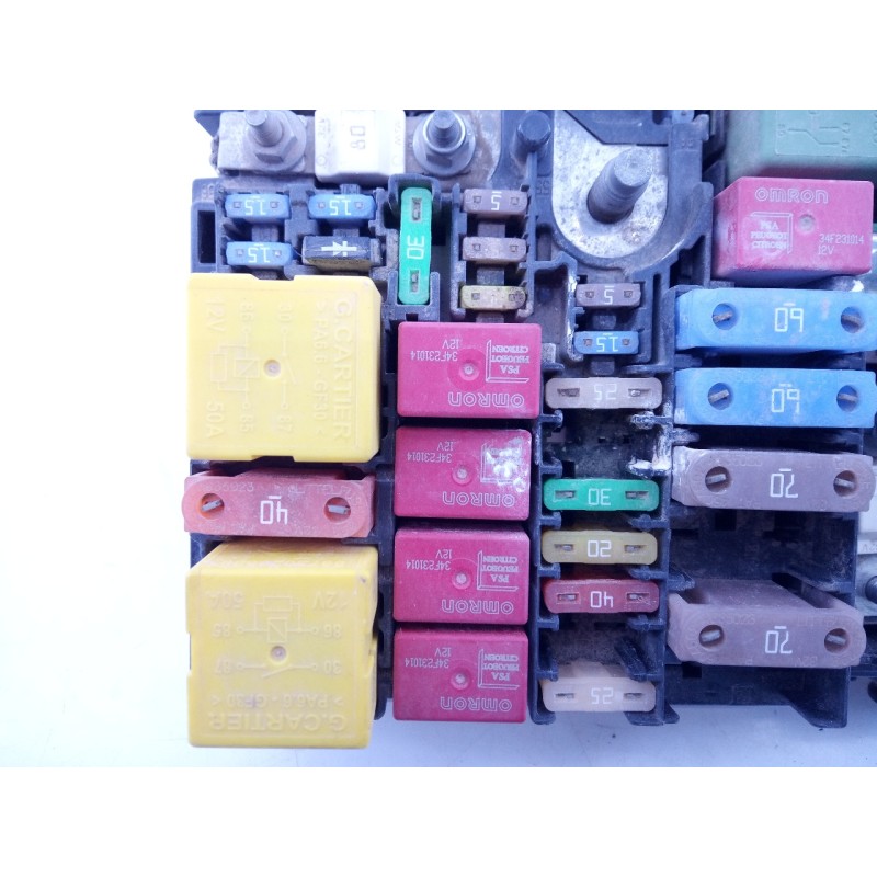 Recambio de caja reles / fusibles para citroën c-elysée feel referencia OEM IAM 9804846880  E3-B2-46-3