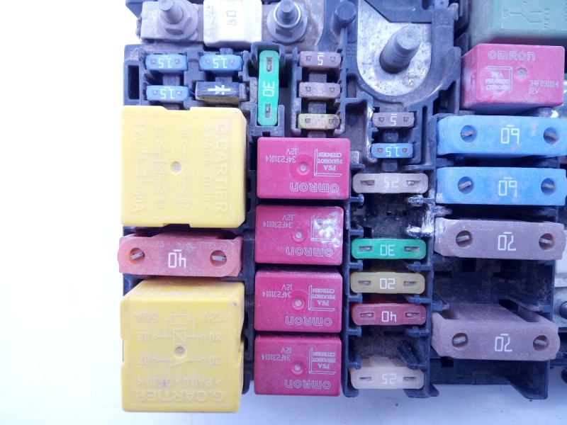 Recambio de caja reles / fusibles para citroën c-elysée feel referencia OEM IAM 9804846880  E3-B2-46-3