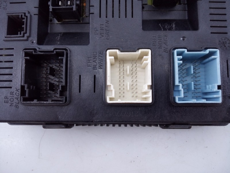 Recambio de caja reles / fusibles para citroën c4 berlina collection referencia OEM IAM 9658158780  E3-B2-39-3