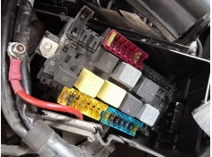 CAJA RELES / FUSIBLES 