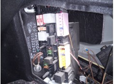 CAJA RELES / FUSIBLES 