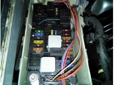 CAJA RELES / FUSIBLES 