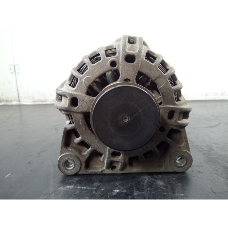 Recambio de alternador para dacia sandero stepway referencia OEM IAM 231005933R  P3-B6-4-2