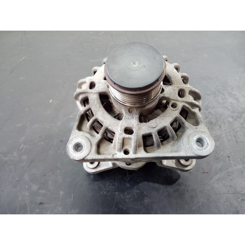 Recambio de alternador para dacia sandero stepway referencia OEM IAM 231005933R  P3-B6-4-2
