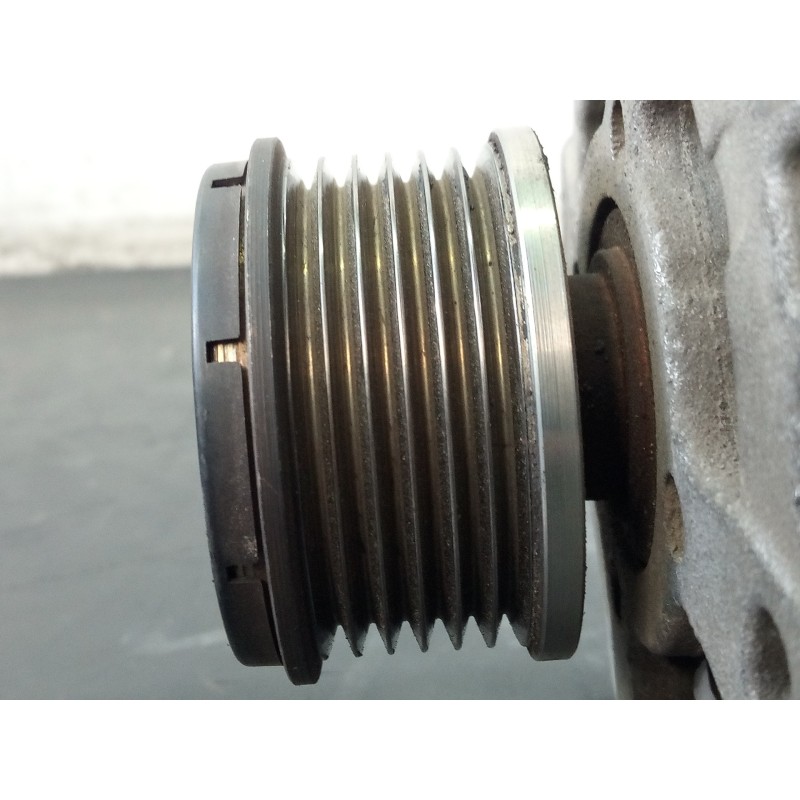 Recambio de alternador para dacia sandero stepway referencia OEM IAM 231005933R  P3-B6-4-2