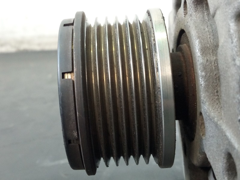 Recambio de alternador para dacia sandero stepway referencia OEM IAM 231005933R  P3-B6-4-2