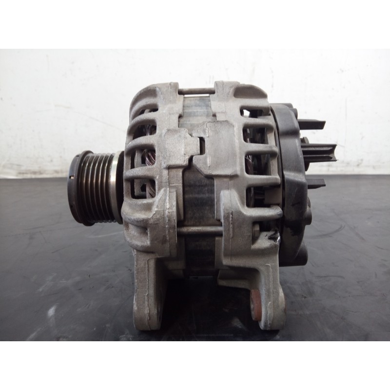 Recambio de alternador para dacia sandero stepway referencia OEM IAM 231005933R  P3-B6-4-2