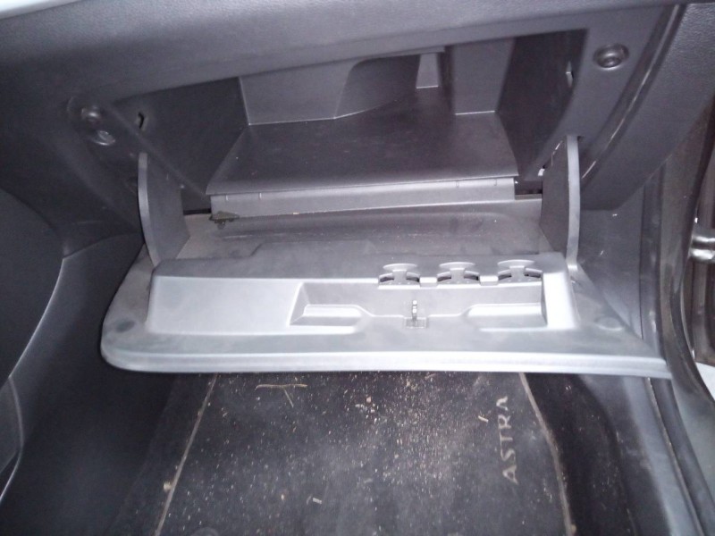 Recambio de guantera para opel astra k sports tourer dynamic referencia OEM IAM   