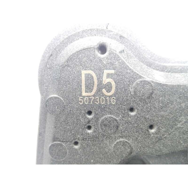 Recambio de cerradura puerta delantera derecha para toyota prius+ eco referencia OEM IAM D55073016  E2-B4-15-1