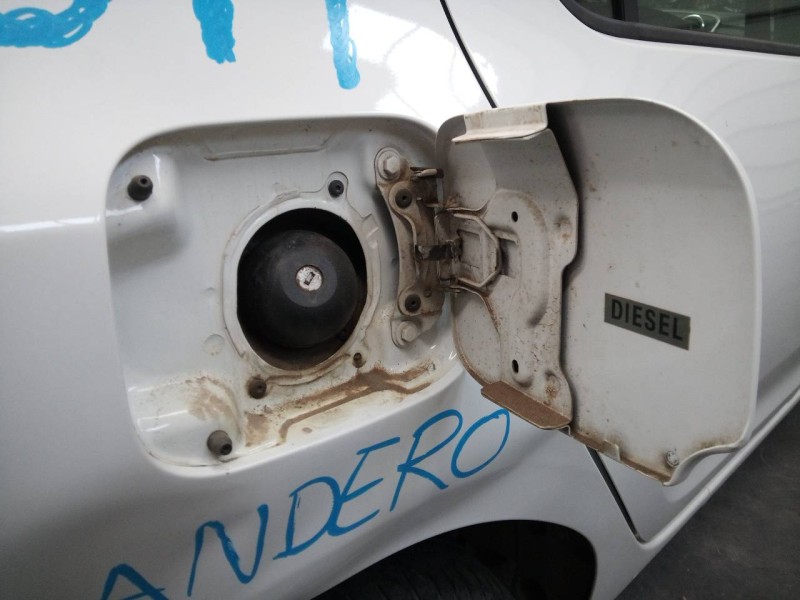 Recambio de tapa exterior combustible para dacia sandero stepway referencia OEM IAM   