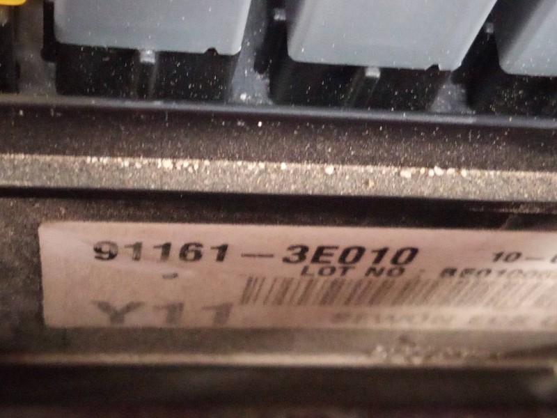 Recambio de caja reles / fusibles para kia sorento 2.5 crdi concept referencia OEM IAM 911613E010  